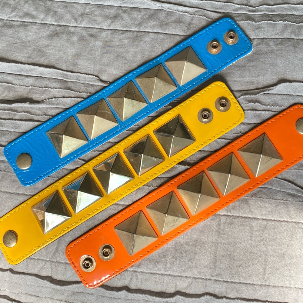 💝 Host Pick Tommassini RETRO Cuff Bracelet Pyramid Studded Patent Leather